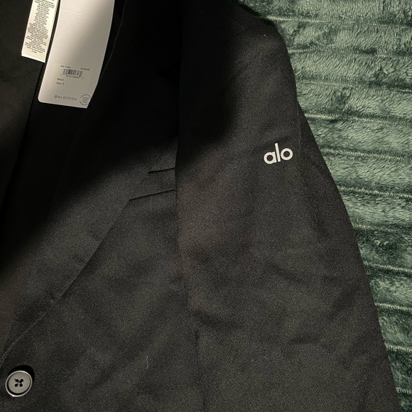 ALO Cropped First-Class Blazer ✨ - Picture 6 of 7